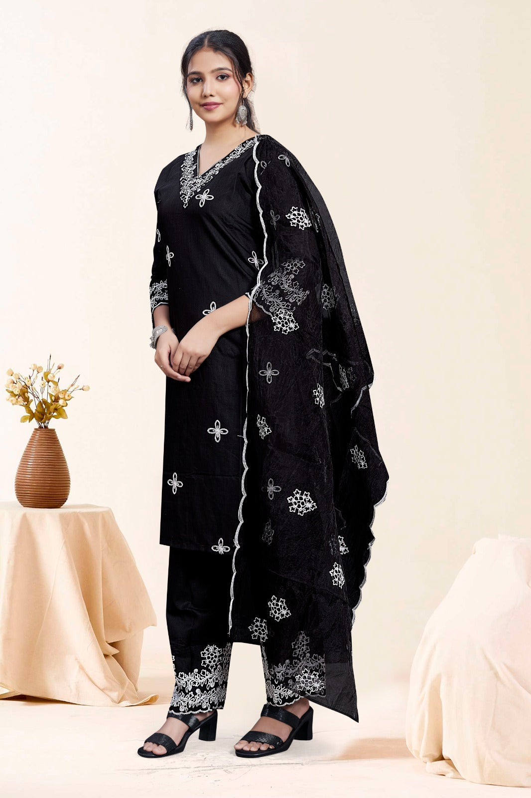 Black Embroidered Kurta Set With White Thread Work