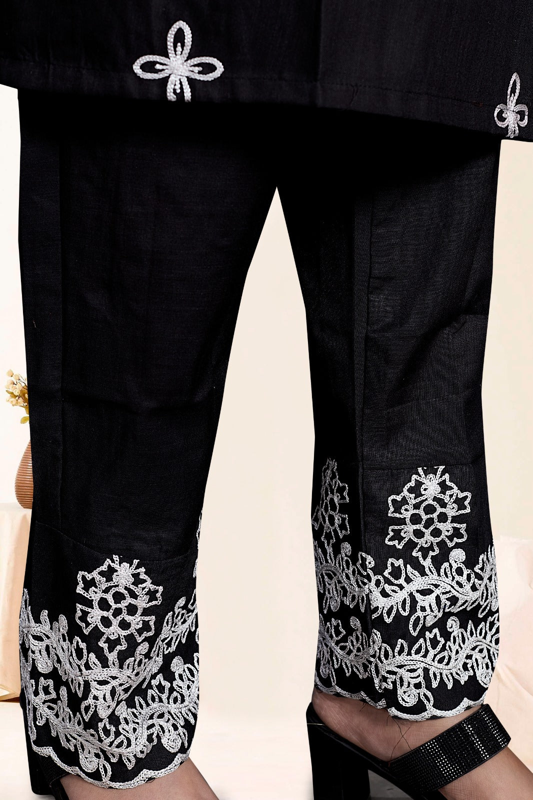 Black Embroidered Kurta Set With White Thread Work