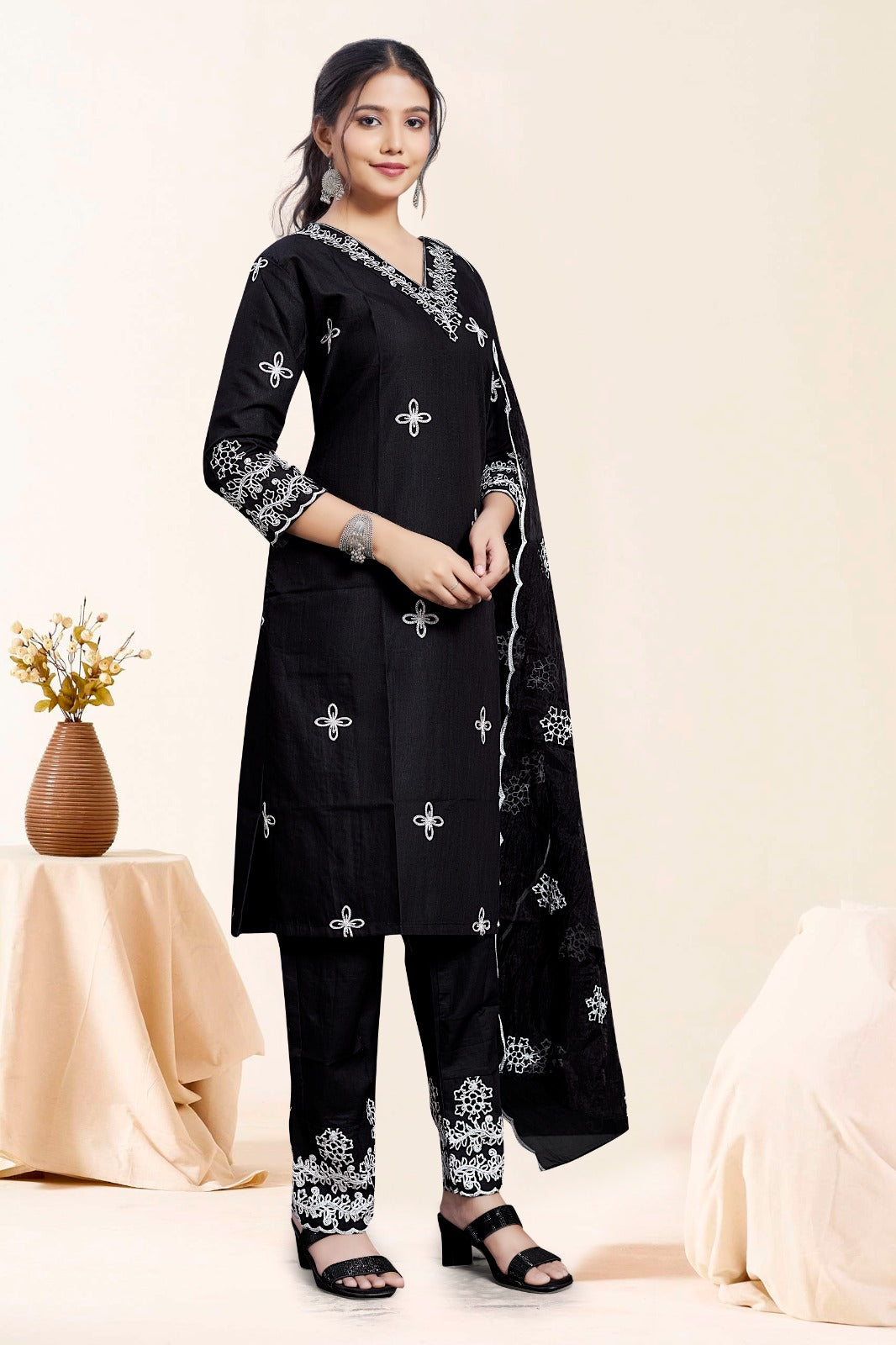 Black Embroidered Kurta Set With White Thread Work