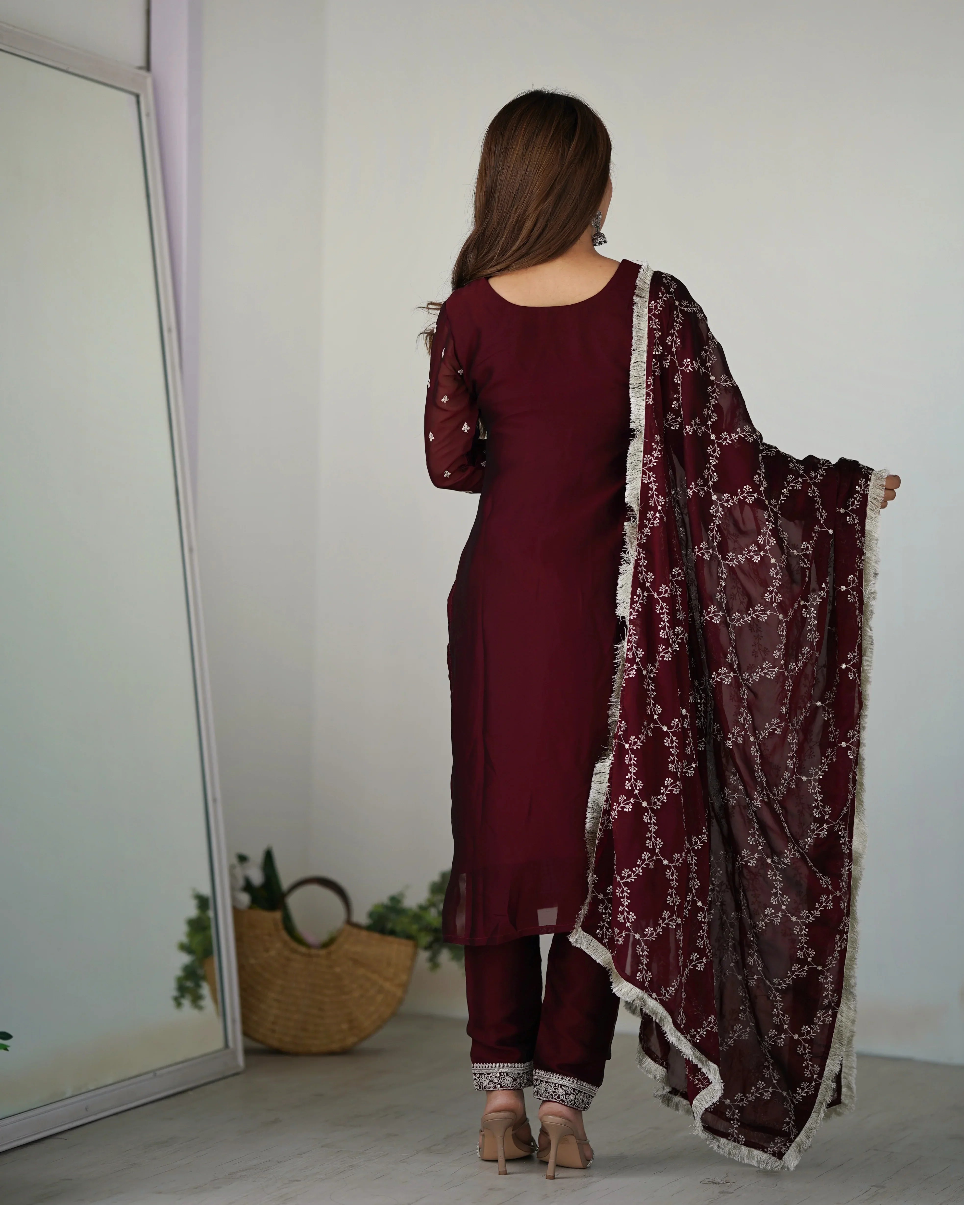 MAROON COLOR PREMIUM QUALITY SUIT SET DT -273