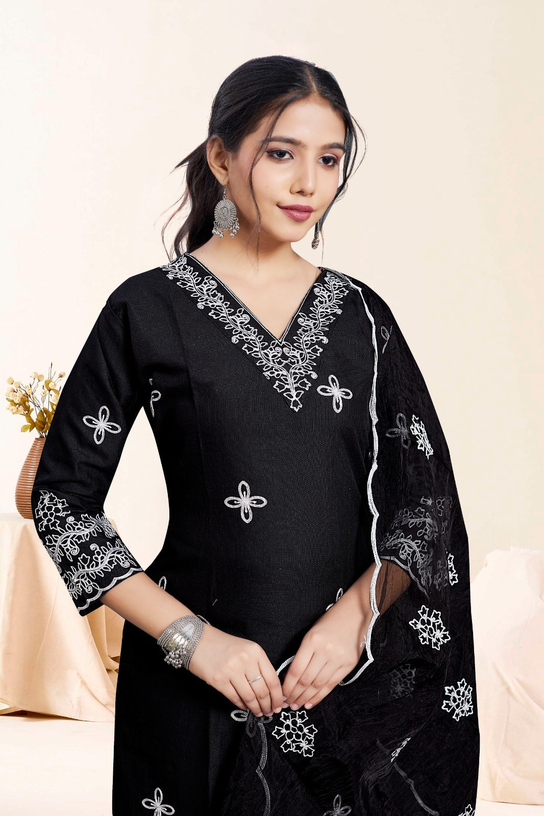 Black Embroidered Kurta Set With White Thread Work