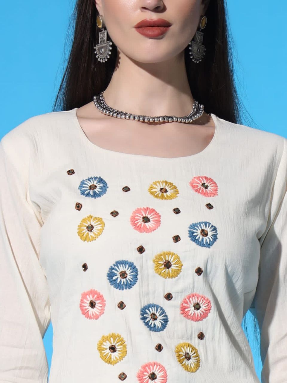 Off White Embroidered Floral Kurti With Pants Set For Women