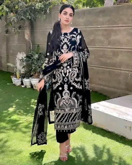 Black Embroidered Pakistani Suit Set With Dupatta