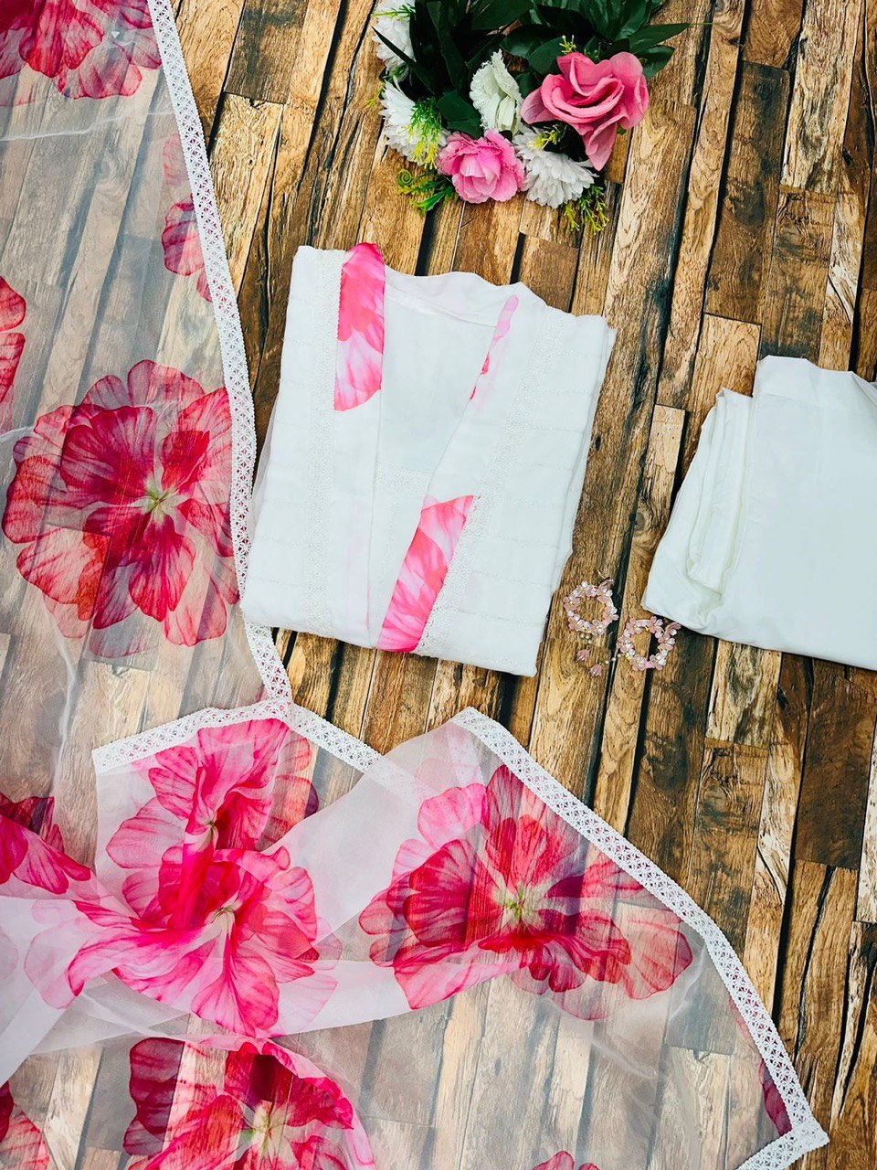 Posh White Organza Straight Kurta Pant With Dupatta Set