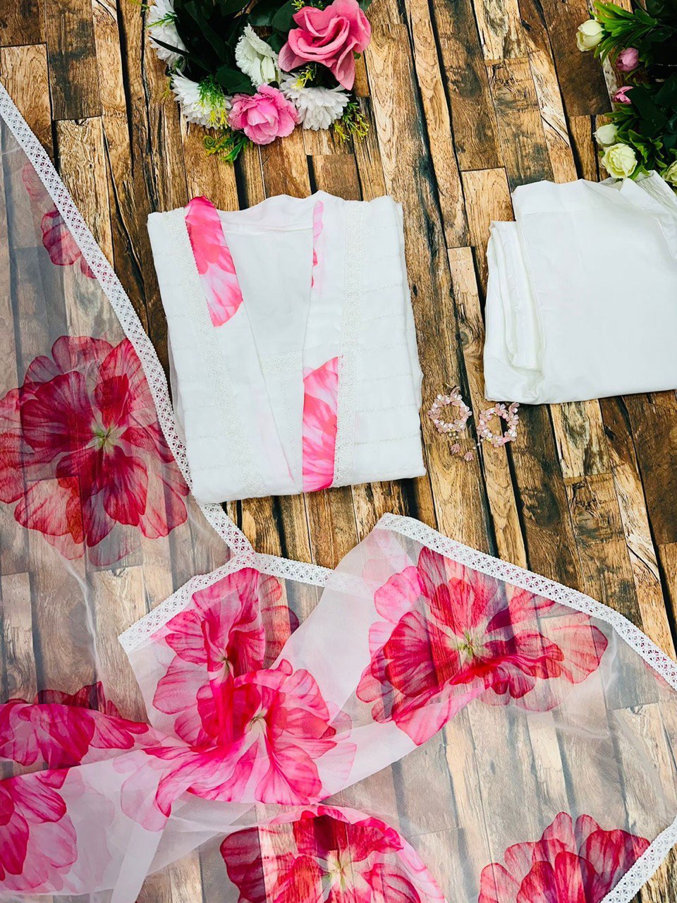 Posh White Organza Straight Kurta Pant With Dupatta Set