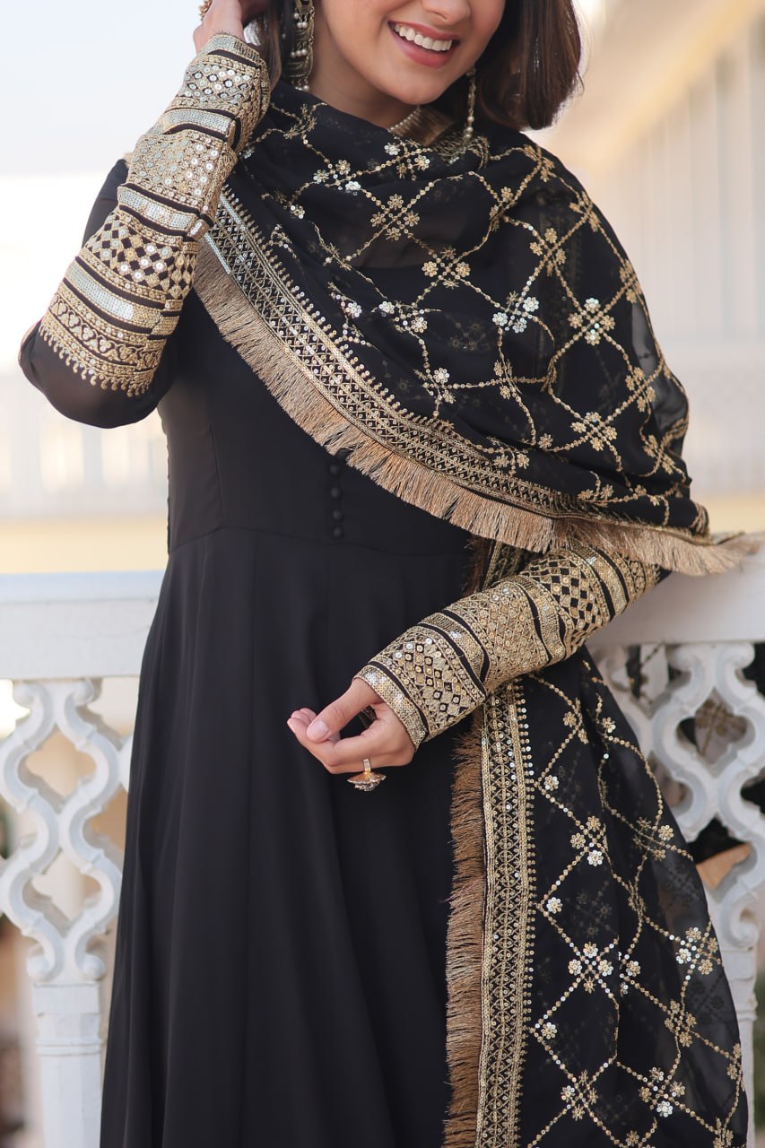 Keshavi'S Black Coloured Gown
